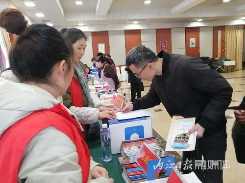 內江市市中區圖書館首次亮相兩會現場，提供專業文獻信息咨詢服務